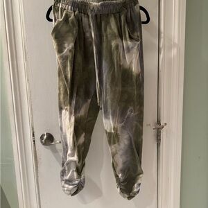 Ariella Green and Gray Tie-Dye Cropped Pants